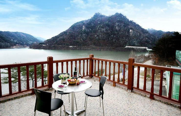 Lahoya Pension Chuncheon Esterno foto