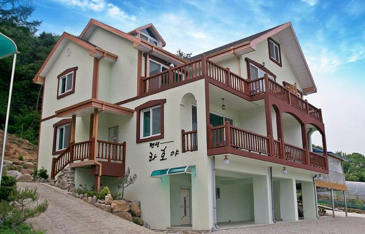 Lahoya Pension Chuncheon Esterno foto